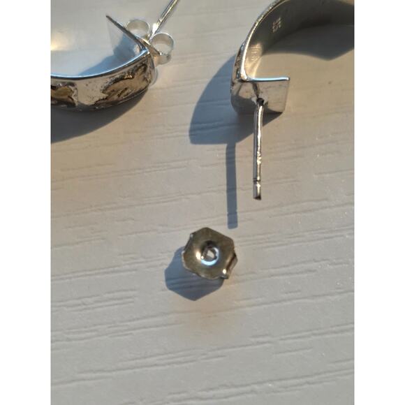 925 Sterling Silver Sea Turtle Motif Half Hoop Earrings - Picture 4 of 9